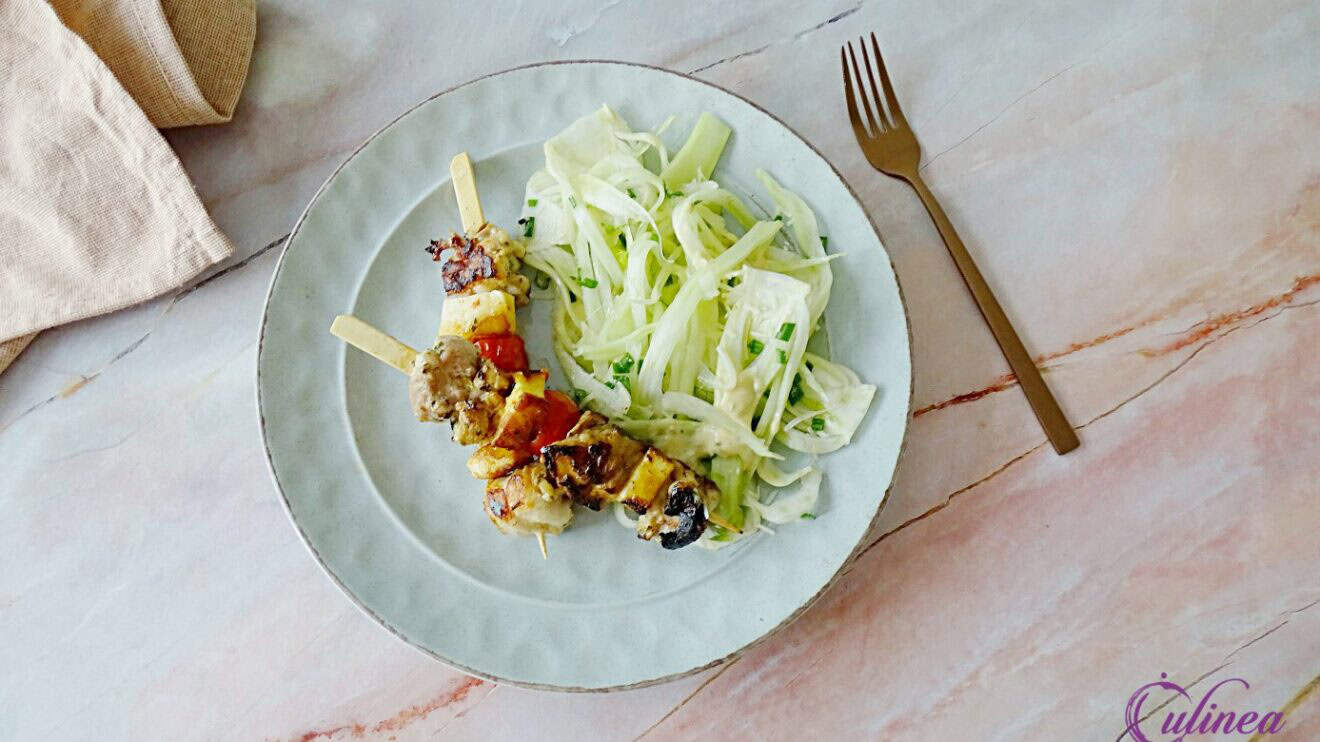 Kipspiesjes met halloumi, knoflook en rozemarijn