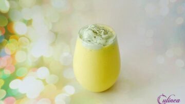 Mango smoothie met matcha kokosroom