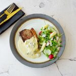 Steak met blauwe kaas mosterdsaus