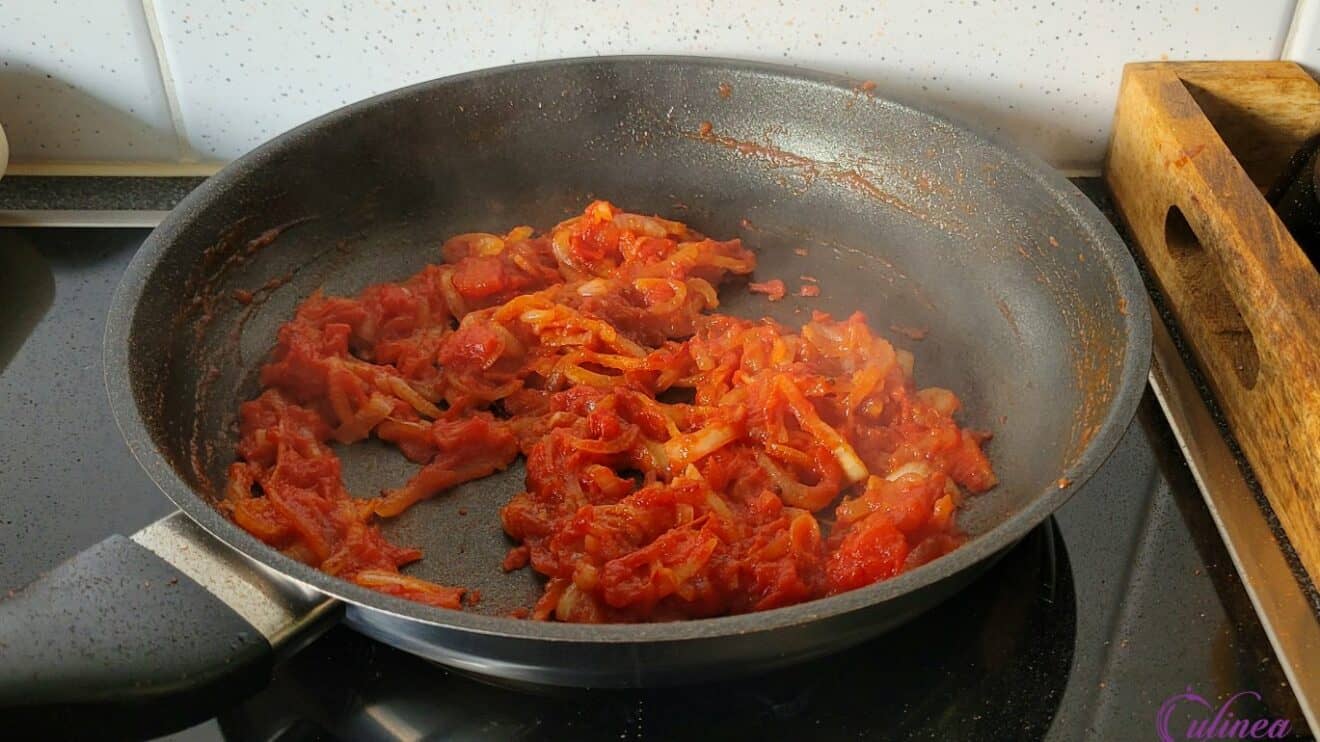 Pizza met kimchi en burrata