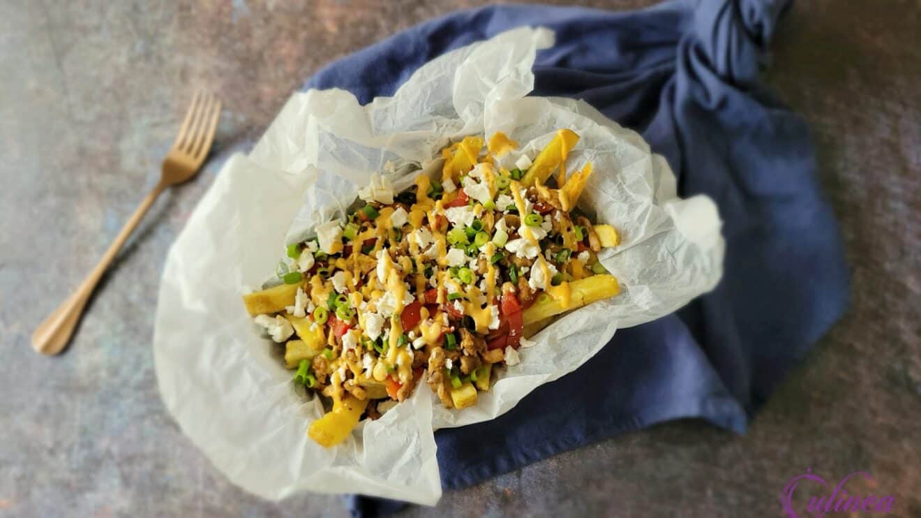 Loaded fries met shoarma kipstukjes