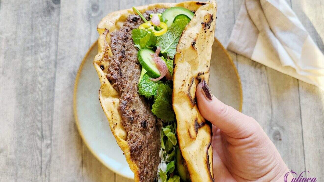 Smashed kofta flatbread Culinea.nl;